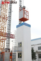 方圓 SC100 井道式施工升降機(jī)