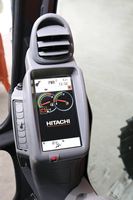 日立ZX300-5A挖掘机高清图 - 驾驶室