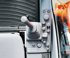 日立ZX250LC-5A中型挖掘机高清图 - 驾驶室