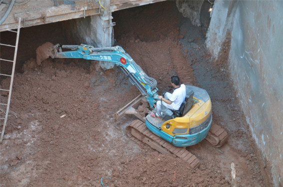 久保田U17-5小型挖掘机高清图 - 施工案例