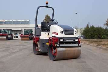 戴納派克CC1200 VI雙鋼輪振動壓路機高清圖 - 外觀