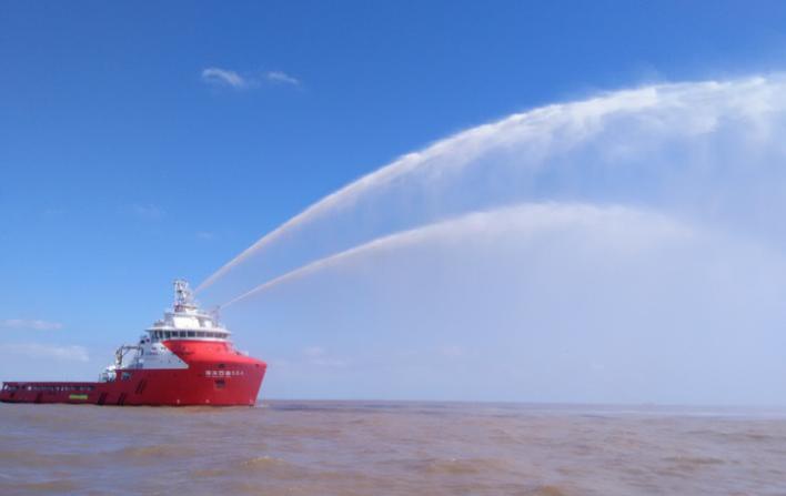 振華 “海洋石油684、685” 15000匹油田守護船