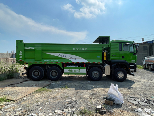 中国重汽 汕德卡 G7 8x4 自卸车高清图 - 外观