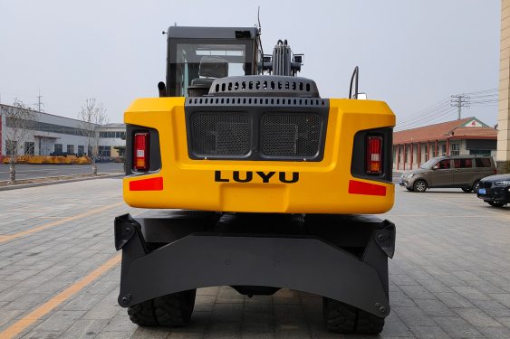 魯宇重工 LY135 輪式挖掘機高清圖 - 外觀