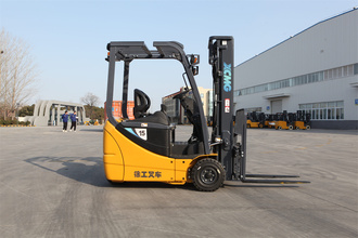 徐工 XCB-TW15 三支点电动平衡重叉车高清图 - 外观