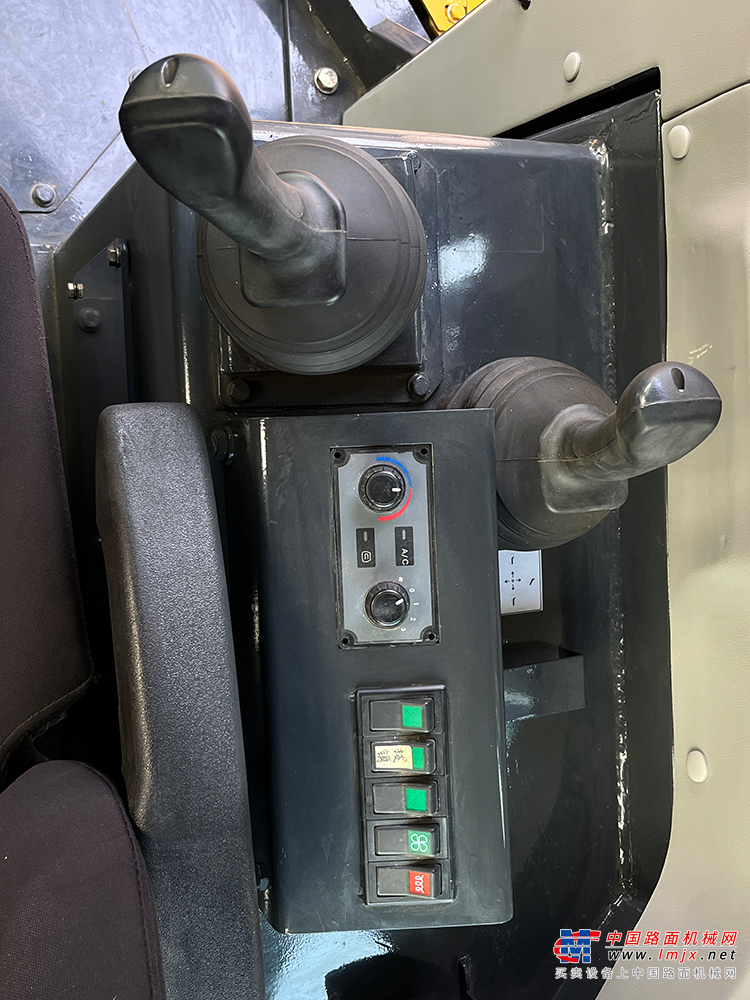 海推 HD60 推土机