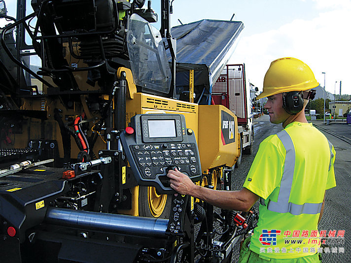 卡特彼勒 Cat®SE50 VT 夯锤熨平板