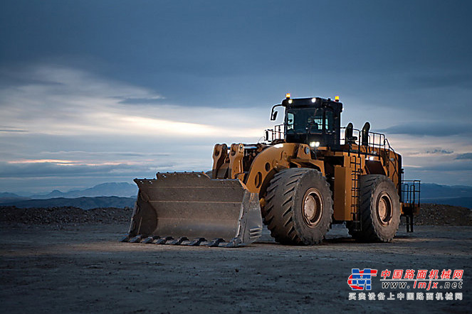 卡特彼勒 CAT®993 大型轮式装载机高清图 - 外观