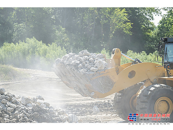 卡特彼勒 CAT®990 大型轮式装载机高清图 - 外观