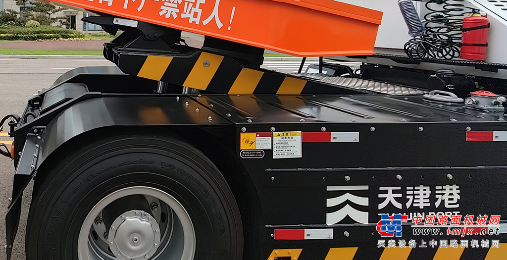 徐工 XPT95E 纯电动港口牵引车