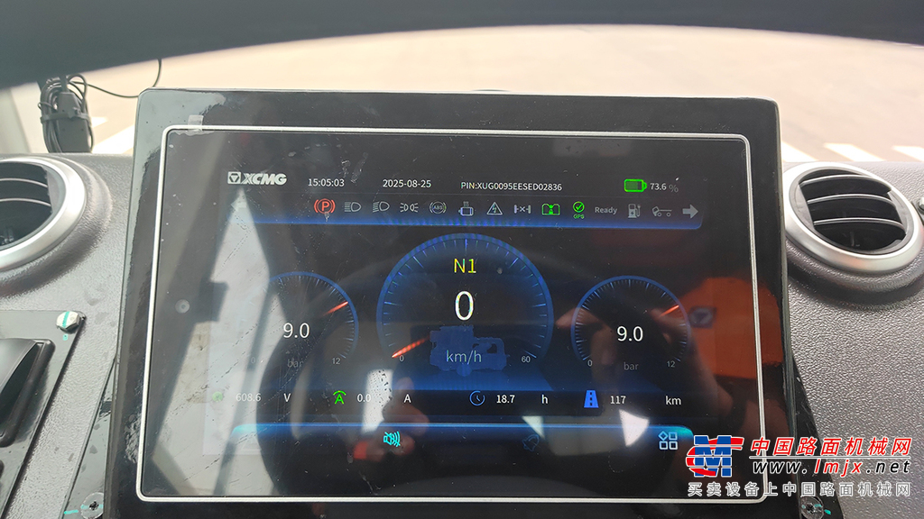 徐工 XPT95E 纯电动港口牵引车