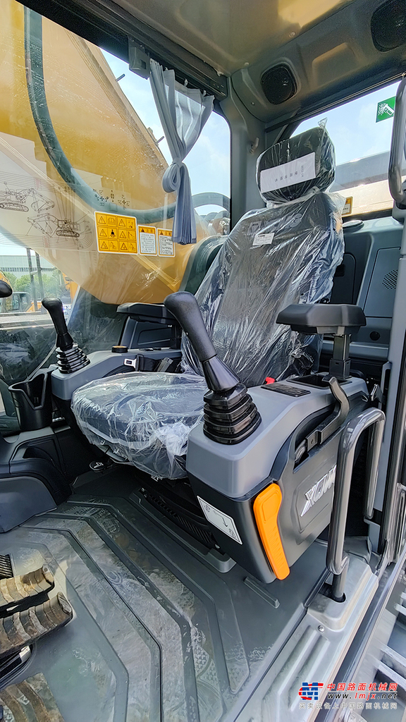徐工 XE870GK 大型挖掘机高清图 - 座椅