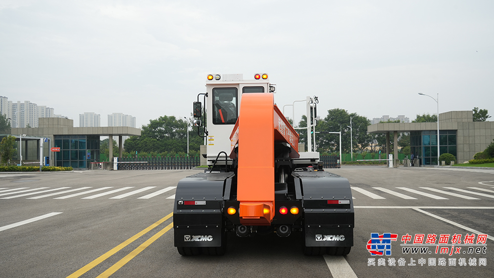 徐工 XPT95E 纯电动港口牵引车