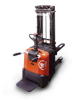 丰田 SPE125L SPE160L 电动堆高机