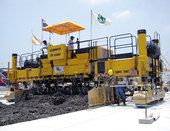 高馬科 GP-2600 中型滑模攤鋪機(jī)